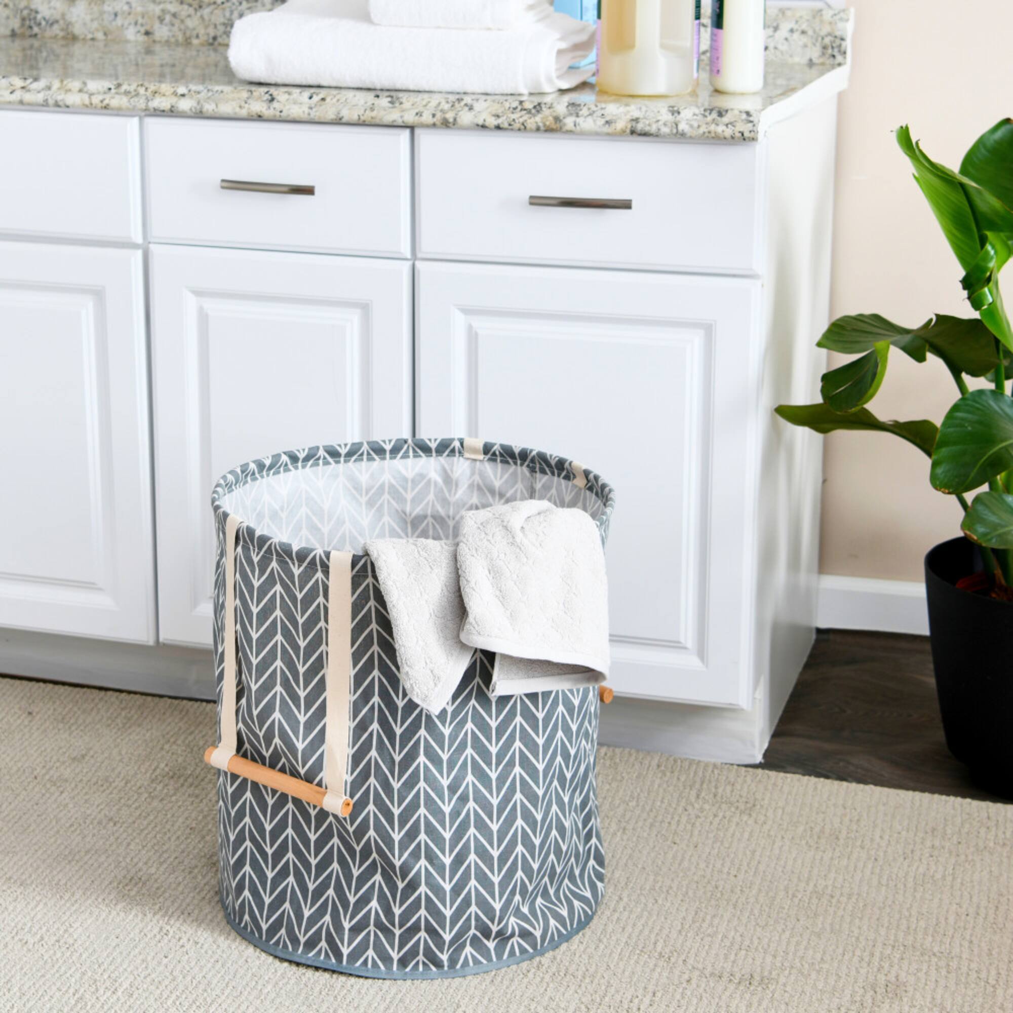 Household Essentials Krush Round Hamper with Wood Dowel Handles